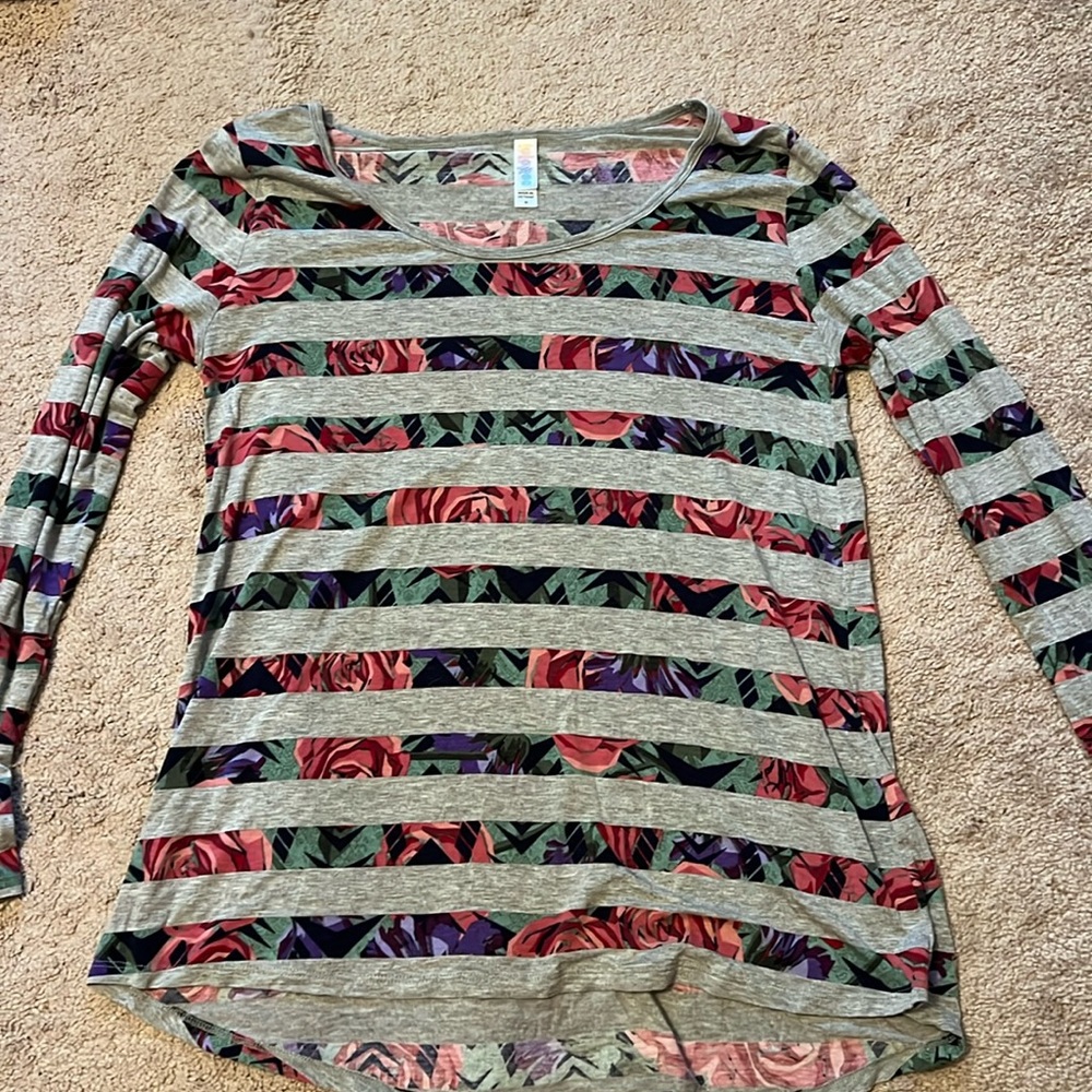 LuLaRoe size M top. Worn a few times. Smoke free home.
